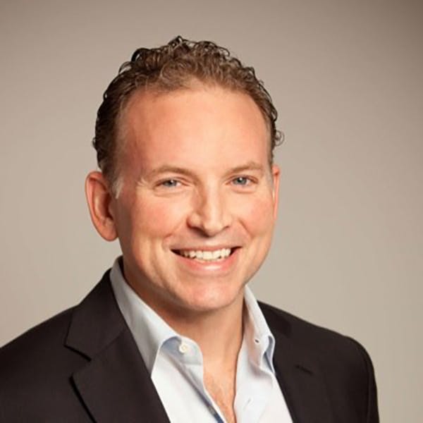 ダン・フージェール CHIEF REVENUE OFFICER