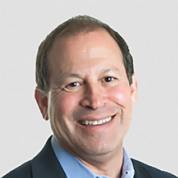 デイビッド・オブストラー CHIEF FINANCIAL OFFICER