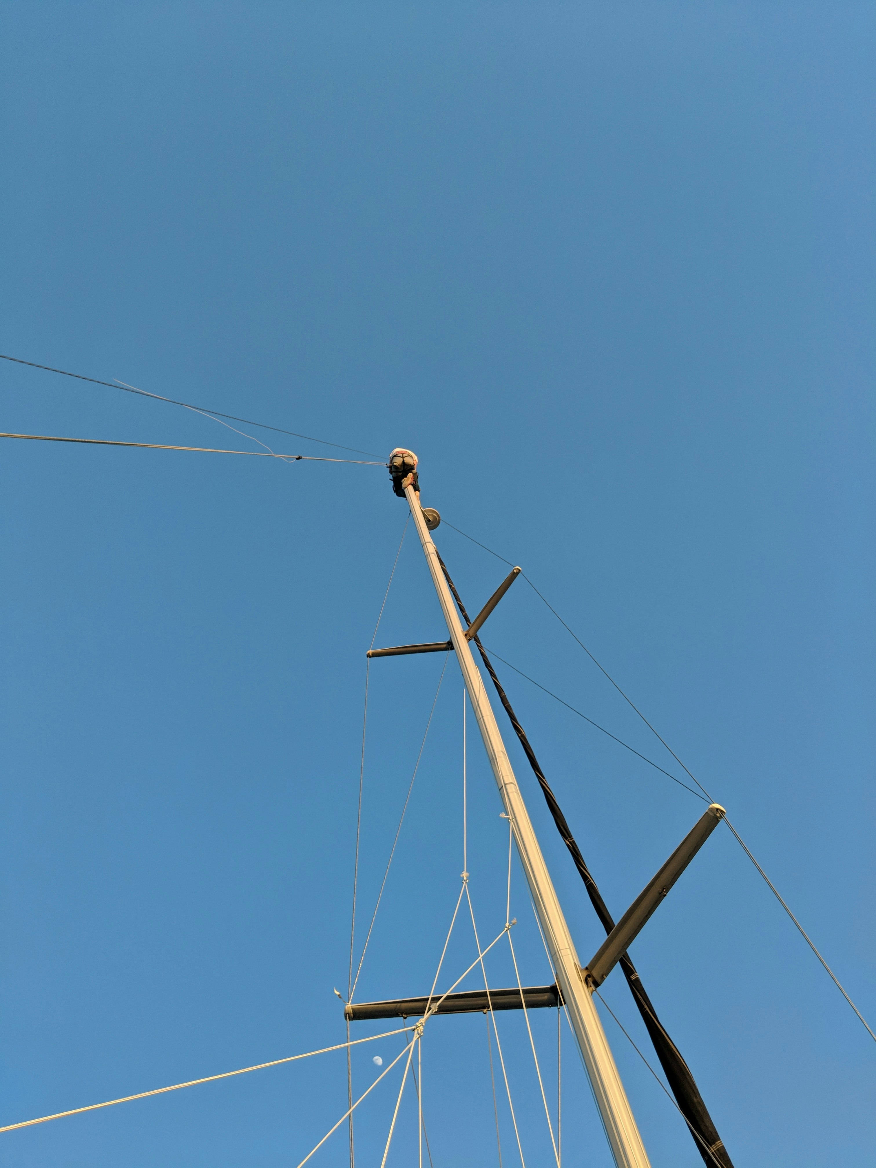 My brave friend on the mast trying to get these wires working. My brave friend on the mast trying to get these wires working.