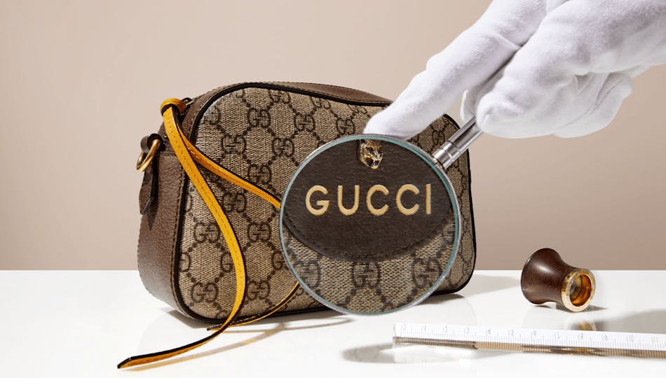 vestiairecollective-casestudy-handbag-with-magnifying-glass-min.png